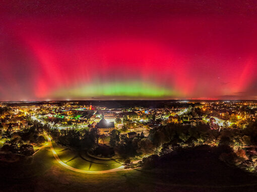 So habe ich die Polarlichter über der Schlossinsel in Lübben in einem 360°-Panorama festgehalten – Ein Leitfaden für Drohnenfotografen