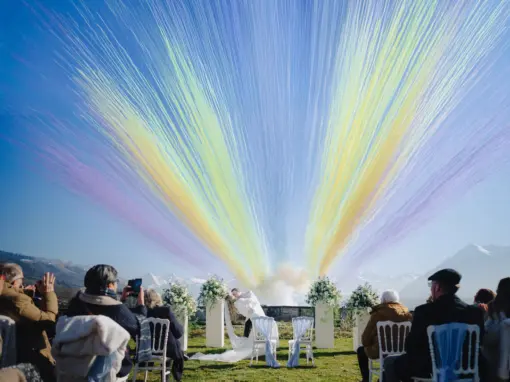 Winterhochzeit Schweiz mit Farbfeuerwerk – Hochzeit Schloss Schadau Thunersee und Grand Hotel Victoria Jungfrau Interlaken