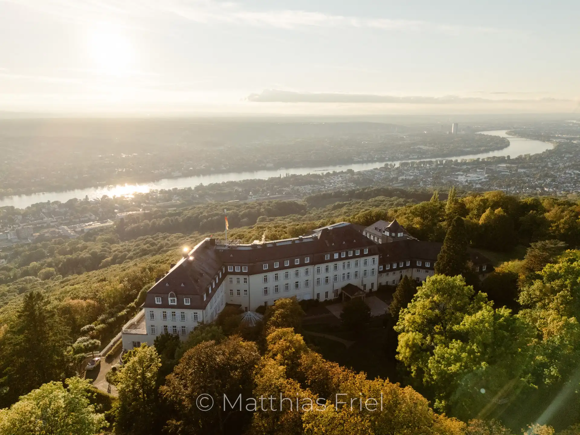 Hochzeit auf dem Petersberg — Sylvie & Max im Steigenberger Königswinter